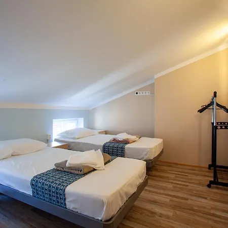 Adriatic (adults Only) Hostel *