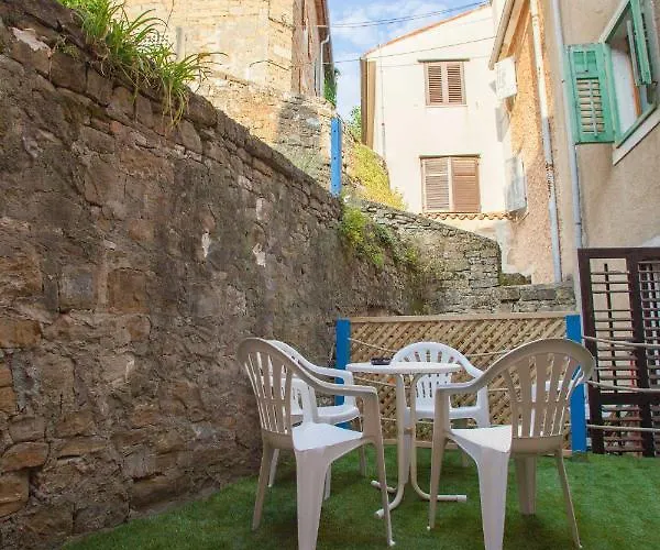 Adriatic (adults Only) Hostal